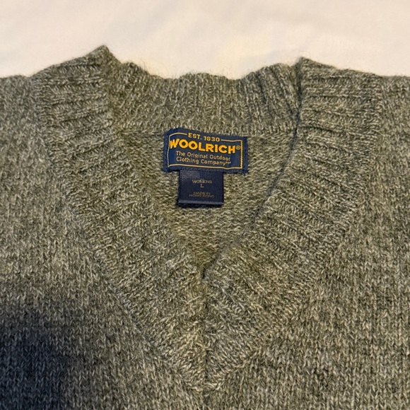 Woolrich V-Neck Sweater with Leaf Design - Picture 3 of 6